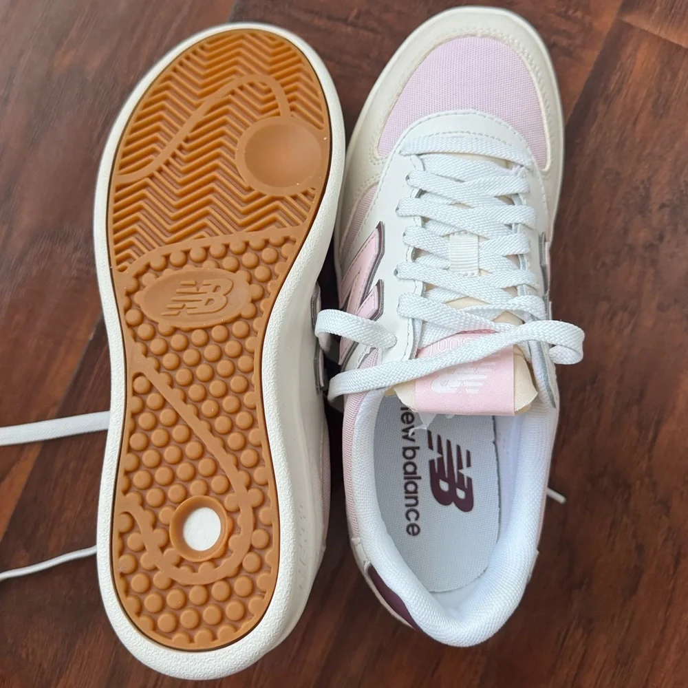 New Balances CT300. New in box never worn before size 5 womens wide